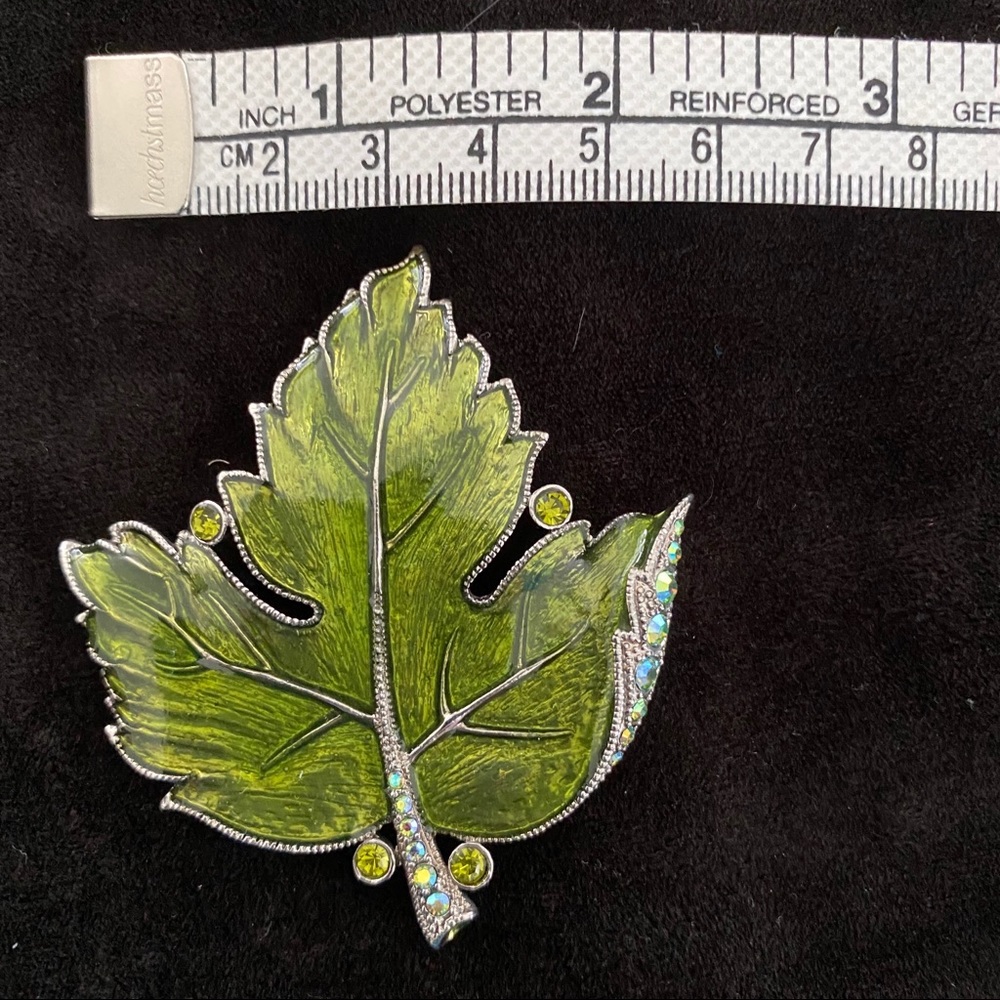 Green leaf metal pin